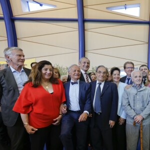 Charles Aznavour et Martine Vassal - Charles Aznavour remet le "Prix 2016 Charles Aznavour" à Valérie Toranian pour son livre "L'Etrangère à l'hôtel du Département des Bouches-du-Rhône à Marseille le 23 mai 2016. © Philippe Doignon / Bestimage