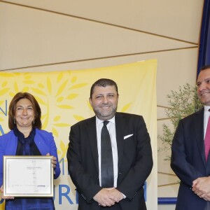 Charles Aznavour, Guy Teissier, Martine Vassal, Richard Findikian - Charles Aznavour remet le "Prix 2016 Charles Aznavour" à Valérie Toranian pour son livre "L'Etrangère à l'hôtel du Département des Bouches-du-Rhône à Marseille le 23 mai 2016. © Philippe Doignon / Bestimage