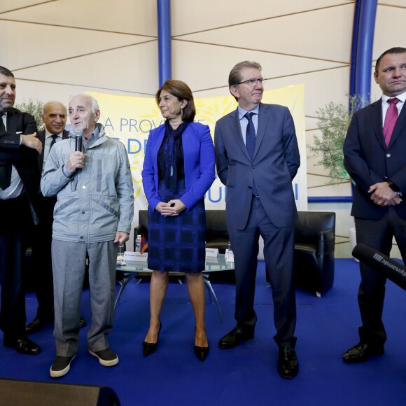 Richard Findikian, Charles Aznavour, Martine Vassal, Guy Teissier - Charles Aznavour remet le "Prix 2016 Charles Aznavour" à Valérie Toranian pour son livre "L'Etrangère à l'hôtel du Département des Bouches-du-Rhône à Marseille le 23 mai 2016. © Philippe Doignon / Bestimage