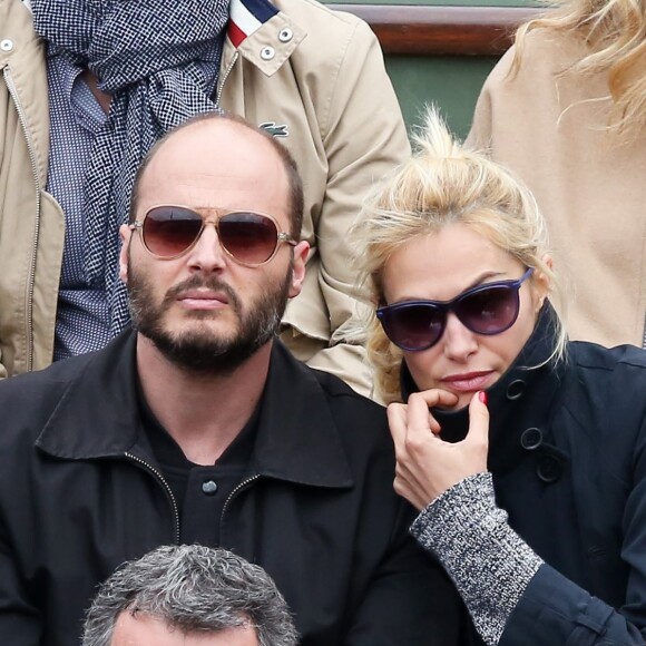 Fabrice Du Welz et sa compagne Helena Noguerra - People dans les tribunes des Internationaux de France de tennis de Roland Garros à Paris. Le 24 mai 2016 © Dominique Jacovides / Bestimage