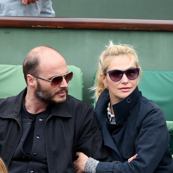 Fabrice Du Welz et sa compagne Helena Noguerra - People dans les tribunes des Internationaux de France de tennis de Roland Garros à Paris. Le 24 mai 2016 © Dominique Jacovides / Bestimage