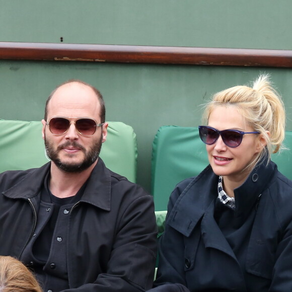 Fabrice Du Welz et sa compagne Helena Noguerra - People dans les tribunes des Internationaux de France de tennis de Roland Garros à Paris. Le 24 mai 2016 © Dominique Jacovides / Bestimage