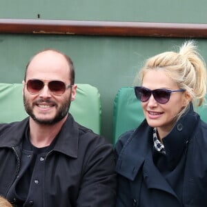 Fabrice Du Welz et sa compagne Helena Noguerra - People dans les tribunes des Internationaux de France de tennis de Roland Garros à Paris. Le 24 mai 2016 © Dominique Jacovides / Bestimage