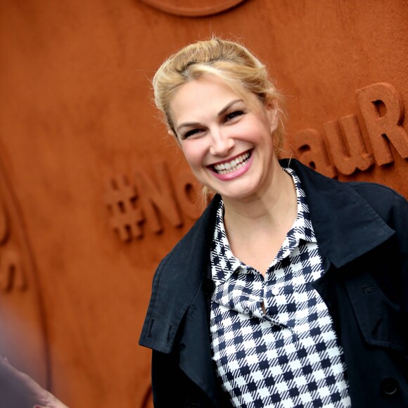 Helena Noguerra blonde - People au village des Internationaux de France de tennis de Roland Garros à Paris. Le 24 mai 2016 © Dominique Jacovides / Bestimage
