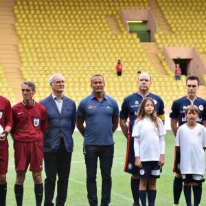 Claudio Ranieri, le prince Albert II de Monaco et Louis Ducruet, le fils de la princesse Stéphanie de Monaco, avant le coup d'envoi lors du traditionnel match de football caritatif opposant l'A.S. Star Team for Children à l'Association Mondiale des Pilotes de F1, au stade Louis-II le 24 mai 2016 à Monaco. Les pilotes ont remporté le match sur le score de 3 à 1. © Bruno Bebert / Bestimage