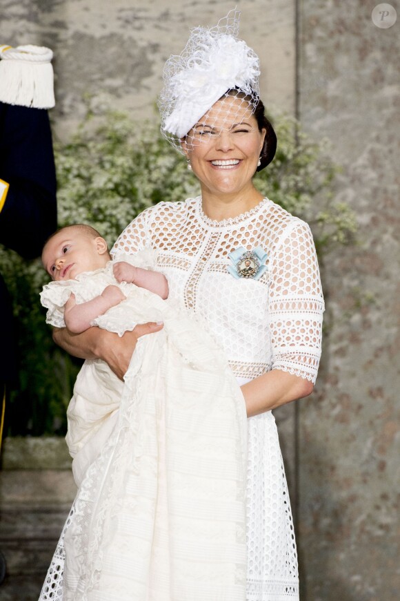 La princesse Victoria de Suède et son fils le prince Oscar - Baptême du prince Oscar de Suède à Stockholm en Suède le 27 mai 2016