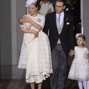 La princesse Victoria de Suède et son fils le prince Oscar, le prince Daniel de Suède et sa fille la princesse Estelle - Baptême du prince Oscar de Suède à Stockholm en Suède le 27 mai 2016.