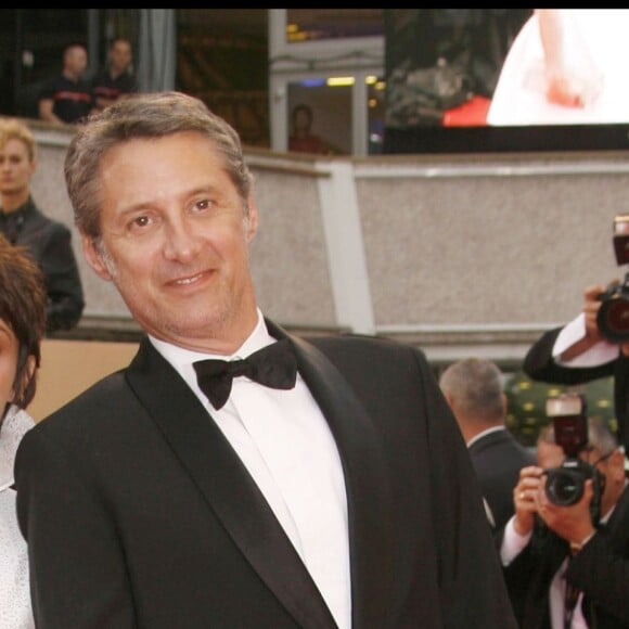 Emma de Caunes et son père Antoine à Cannes en 2008.