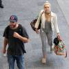 Liam Hemsworth et sa petite-amie Miley Cyrus prennent un vol à Brisbane en Australie le 1er mai 2016.