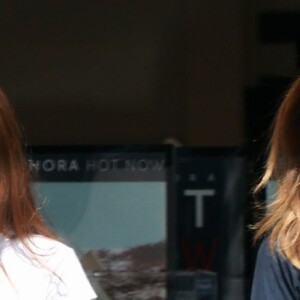 Exclusif - Cindy Crawford et sa fille Kaia se baladent et font du shopping dans les rues de Malibu, le 23 mai 2016 © CPA/Bestimage23/05/2016 - Malibu
