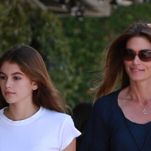 Exclusif - Cindy Crawford et sa fille Kaia se baladent et font du shopping dans les rues de Malibu, le 23 mai 2016 © CPA/Bestimage23/05/2016 - Malibu