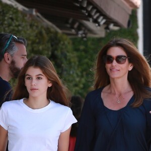 Exclusif - Cindy Crawford et sa fille Kaia se baladent et font du shopping dans les rues de Malibu, le 23 mai 2016 © CPA/Bestimage23/05/2016 - Malibu