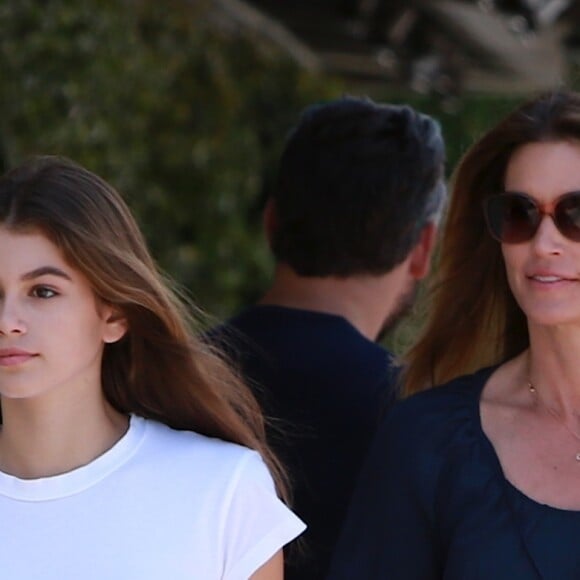 Exclusif - Cindy Crawford et sa fille Kaia se baladent et font du shopping dans les rues de Malibu, le 23 mai 2016 © CPA/Bestimage23/05/2016 - Malibu