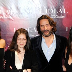 Anamaria Vartolomei, Frederic Beigbeder et sa femme Lara Micheli lors de la première de L'Idéal au Grand Rex, Paris, le 30 mai 2016.