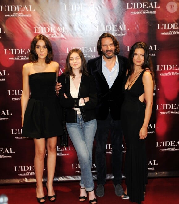 Anamaria Vartolomei, Frederic Beigbeder et sa femme Lara Micheli lors de la première de L'Idéal au Grand Rex, Paris, le 30 mai 2016.