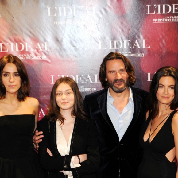 Anamaria Vartolomei, Frederic Beigbeder et sa femme Lara Micheli lors de la première de L'Idéal au Grand Rex, Paris, le 30 mai 2016.