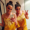 Capucine Anav poste une photo d'elle aux côtés de sa jeune soeur Lou. Les deux frangines sont habillées de la même façon. Mai 2016.