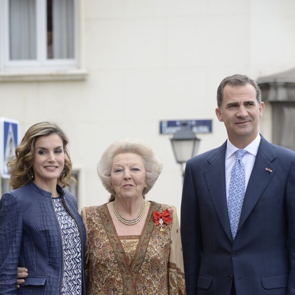 Le roi Felipe VI, la reine Letizia d'Espagne et la princesse Beatrix des Pays-Bas ont inauguré l'exposition "El Bosco" consacrée au peintre Jérôme Bosch au musée du Prado à Madrid, le 30 mai 2016.