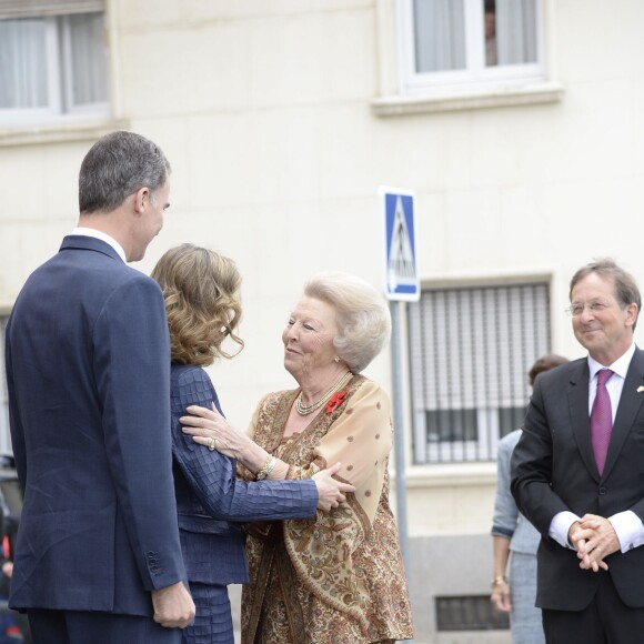 Le roi Felipe VI, la reine Letizia d'Espagne et la princesse Beatrix des Pays-Bas ont inauguré l'exposition "El Bosco" consacrée au peintre Jérôme Bosch au musée du Prado à Madrid, le 30 mai 2016.