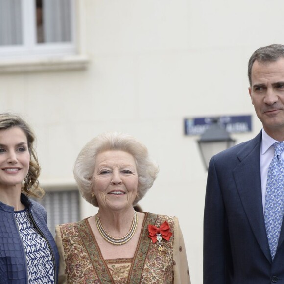 Le roi Felipe VI, la reine Letizia d'Espagne et la princesse Beatrix des Pays-Bas ont inauguré l'exposition "El Bosco" consacrée au peintre Jérôme Bosch au musée du Prado à Madrid, le 30 mai 2016.