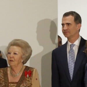 Le roi Felipe VI, la reine Letizia d'Espagne et la princesse Beatrix des Pays-Bas ont inauguré l'exposition "El Bosco" consacrée au peintre Jérôme Bosch au musée du Prado à Madrid, le 30 mai 2016.