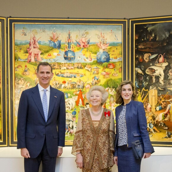 Le roi Felipe VI, la reine Letizia d'Espagne et la princesse Beatrix des Pays-Bas ont inauguré l'exposition "El Bosco" consacrée au peintre Jérôme Bosch au musée du Prado à Madrid, le 30 mai 2016.