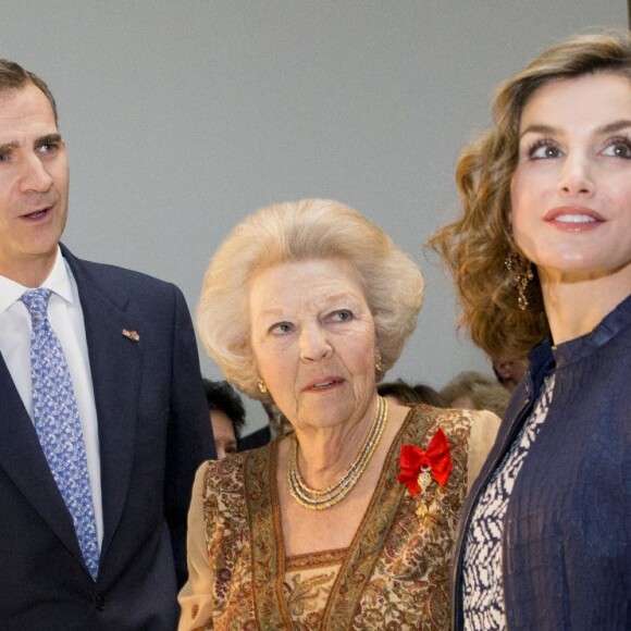 Le roi Felipe VI, la reine Letizia d'Espagne et la princesse Beatrix des Pays-Bas ont inauguré l'exposition "El Bosco" consacrée au peintre Jérôme Bosch au musée du Prado à Madrid, le 30 mai 2016.