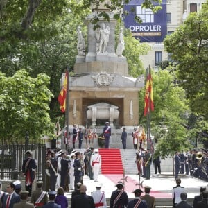 Le roi Felipe VI et la reine Letizia d'Espagne lors de la journée nationale des forces armées à Madrid le 28 mai 2016.