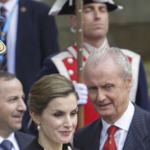 Le roi Felipe VI et la reine Letizia d'Espagne lors de la journée nationale des forces armées à Madrid le 28 mai 2016.