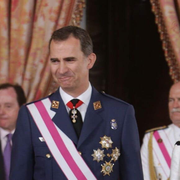 Le roi Felipe VI et la reine Letizia d'Espagne lors de la journée nationale des forces armées à Madrid le 28 mai 2016.