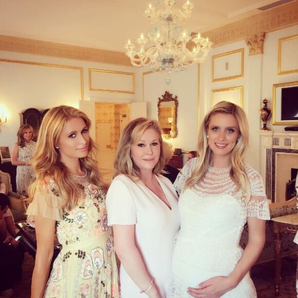 Paris Hilton et sa soeur Nicky( avec leur maman Kathy) pour la baba-shower de cette dernière, à New York, le 1er juin 2016