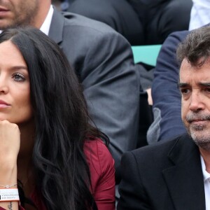 Le couple Arnaud Lagardère et Jade Foret - People dans les tribunes des internationaux de France de tennis à Roland Garros le 1er juin 2016. © Dominique Jacovides / Bestimage