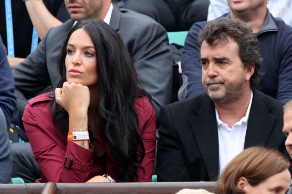 Le couple Arnaud Lagardère et Jade Foret - People dans les tribunes des internationaux de France de tennis à Roland Garros le 1er juin 2016. © Dominique Jacovides / Bestimage