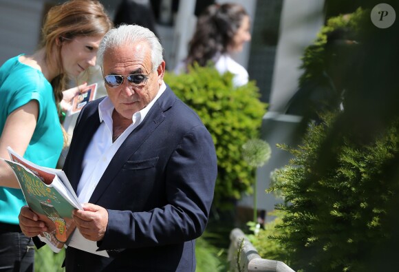 Dominique Strauss Kahn et sa compagne Myriam L'Aouffir aux Internationaux de France de tennis de Roland Garros le 30 mai 2015.