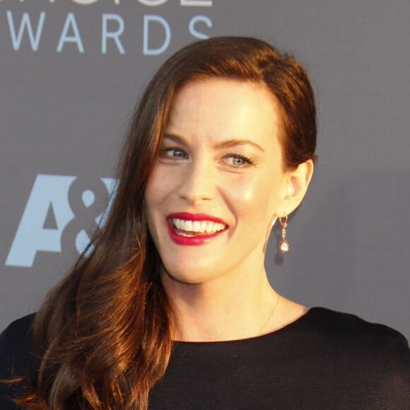 Liv Tyler, enceinte lors du 21ème gala annuel des "Critics' choice Awards" à Santa Monica, le 18 janvier 2016.  The 21st Annual Critics' Choice Awards held at The Barker Hangar in Santa Monica, California on January, 18, 2016.18/01/2016 - Santa Monica