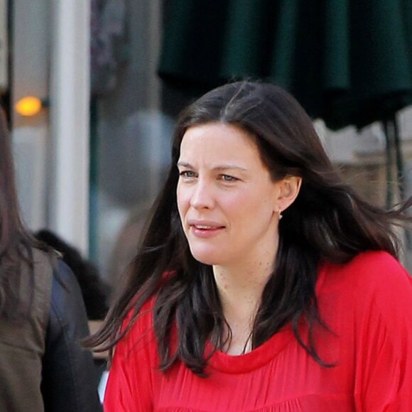 Liv Tyler enceinte promène son fils Sailor en poussette dans le quartier de West Village à New York, le 19 mai 2016  Please hide children face prior publication Pregnant Liv Tyler was seen out pushing her son Sailor in his stroller in the West Village neighborhood of New York, New York, on May 19, 2016. Liv was dressed in a big red top and is pregnant with her third child.19/05/2016 - New York