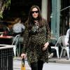 Liv Tyler, enceinte, dans la rue à New York le 23 mai 2016.  Pregnant Liv Tyler was seen out and about by herself in New York City, New York on May 23, 2016. Liv was walking through the West Village gently touching her baby bump and enjoying the day after some light shopping23/05/2016 - New York