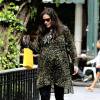 Liv Tyler, enceinte, dans la rue à New York le 23 mai 2016.  Pregnant Liv Tyler was seen out and about by herself in New York City, New York on May 23, 2016. Liv was walking through the West Village gently touching her baby bump and enjoying the day after some light shopping23/05/2016 - New York
