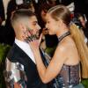 Gigi Hadid et Zayn Malik - Soirée Costume Institute Benefit Gala 2016 (Met Ball) sur le thème de "Manus x Machina" au Metropolitan Museum of Art à New York, le 2 mai 2016.