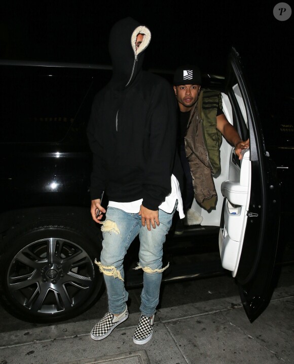 Peut-être un nouveau couple ? Rita Ora et Justin Bierber ont passé la soirée ensemble à Los Angeles, le 1er juin 2016. Ils ont d'abord été vu à la Kitchen 24et ensuite au Warwick nightclub à Hollywood. En sortant Justin Bieber s'est caché le visage avec sa capuche.