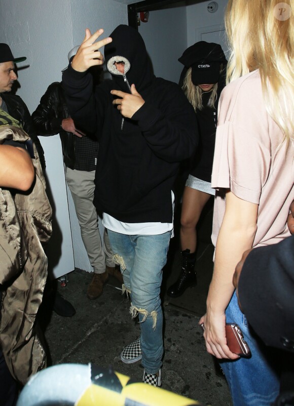Peut-être un nouveau couple ? Rita Ora et Justin Bierber ont passé la soirée ensemble à Los Angeles, le 1er juin 2016. Ils ont d'abord été vu à la Kitchen 24et ensuite au Warwick nightclub à Hollywood. En sortant Justin Bieber s'est caché le visage avec sa capuche.