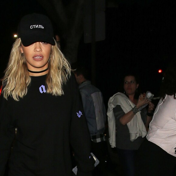 Peut-être un nouveau couple ? Rita Ora et Justin Bierber ont passé la soirée ensemble à Los Angeles, le 1er juin 2016. Ils ont d'abord été vu à la Kitchen 24et ensuite au Warwick nightclub à Hollywood. En sortant Justin Bieber s'est caché le visage avec sa capuche.