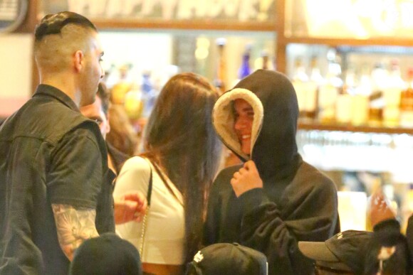 Justin Bieber et Rita Ora mangent un morceau au restaurant Kitchen 24 après avoir passé la soirée au club Warwick. Los Angeles, le 2 juin 2016