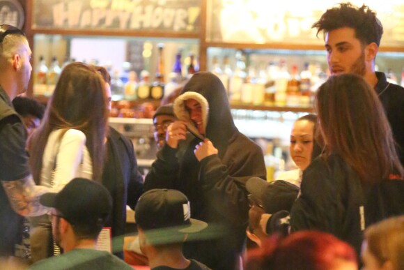 Justin Bieber et Rita Ora mangent un morceau au restaurant Kitchen 24 après avoir passé la soirée au club Warwick. Los Angeles, le 2 juin 2016