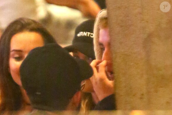 Justin Bieber et Rita Ora mangent un morceau au restaurant Kitchen 24 après avoir passé la soirée au club Warwick. Los Angeles, le 2 juin 2016