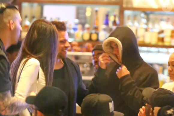 Justin Bieber et Rita Ora mangent un morceau au restaurant Kitchen 24 après avoir passé la soirée au club Warwick. Los Angeles, le 2 juin 2016