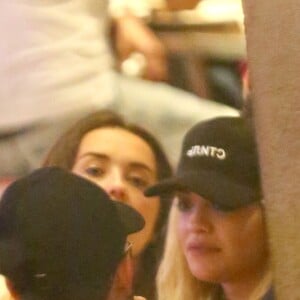 Justin Bieber et Rita Ora mangent un morceau au restaurant Kitchen 24 après avoir passé la soirée au club Warwick. Los Angeles, le 2 juin 2016