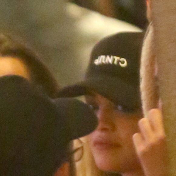 Justin Bieber et Rita Ora mangent un morceau au restaurant Kitchen 24 après avoir passé la soirée au club Warwick. Los Angeles, le 2 juin 2016