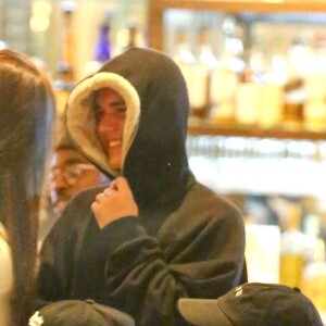 Justin Bieber et Rita Ora mangent un morceau au restaurant Kitchen 24 après avoir passé la soirée au club Warwick. Los Angeles, le 2 juin 2016