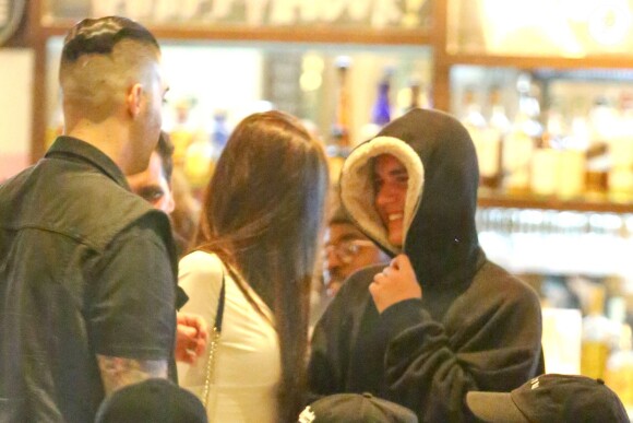 Justin Bieber et Rita Ora mangent un morceau au restaurant Kitchen 24 après avoir passé la soirée au club Warwick. Los Angeles, le 2 juin 2016